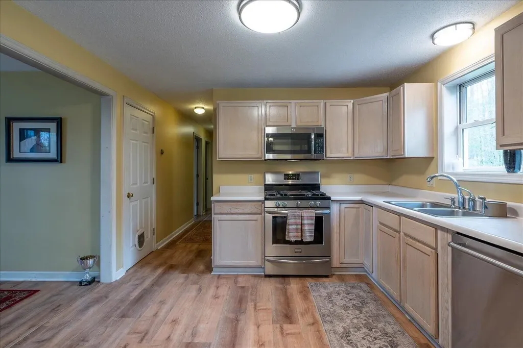 11 Simon Road Waldoboro ME 04572