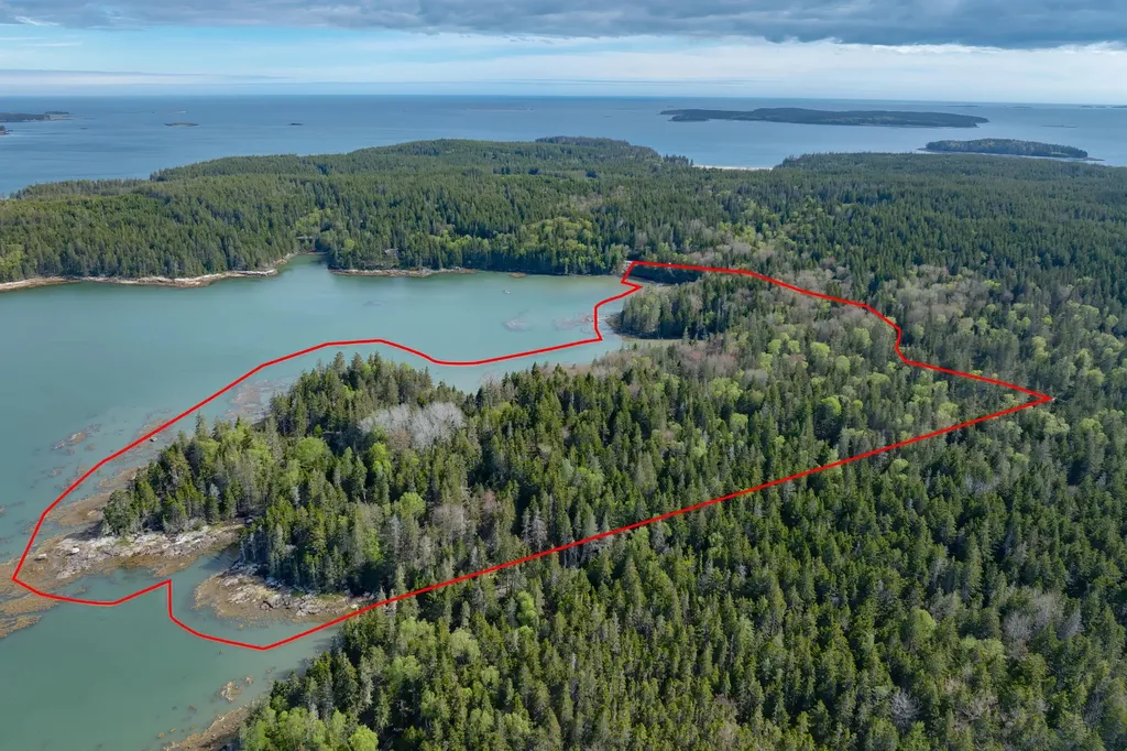 18 Jericho Bay Road Swans Island ME 04685