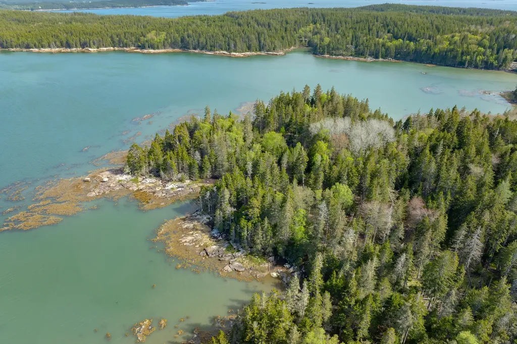 18 Jericho Bay Road Swans Island ME 04685