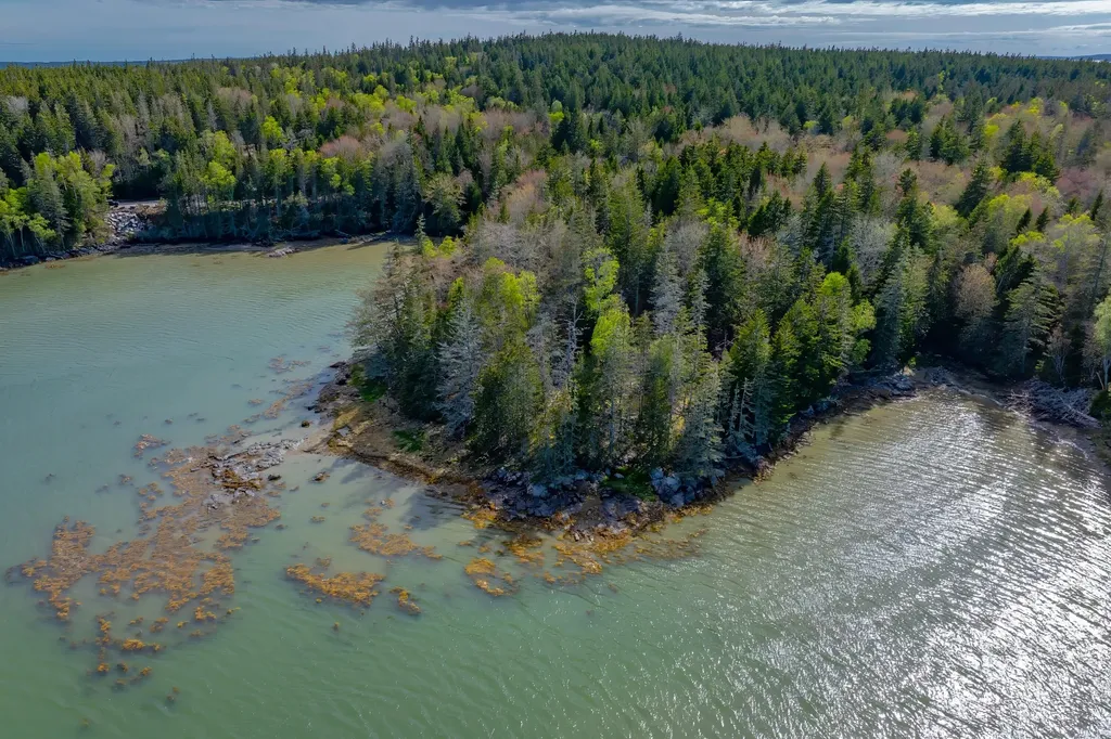 18 Jericho Bay Road Swans Island ME 04685