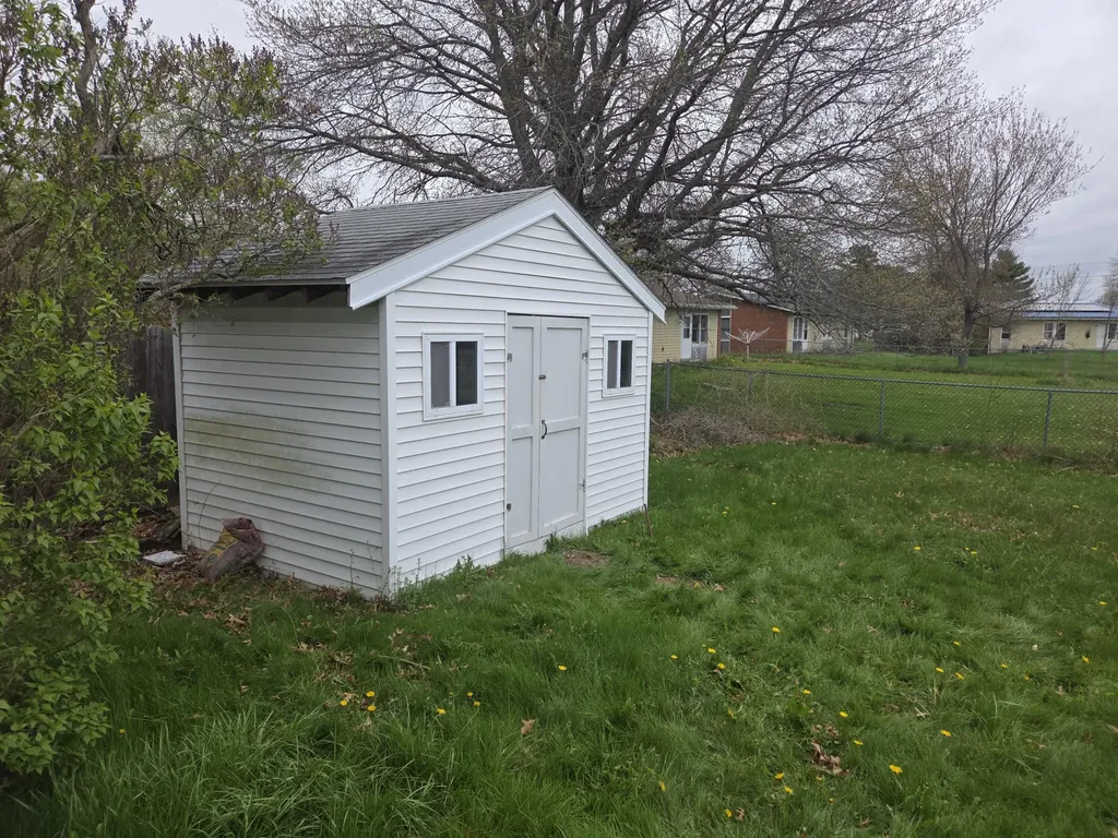 10 Maxwell Lane Bangor ME 04401