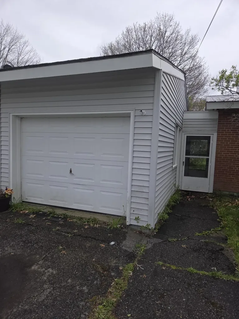 10 Maxwell Lane Bangor ME 04401