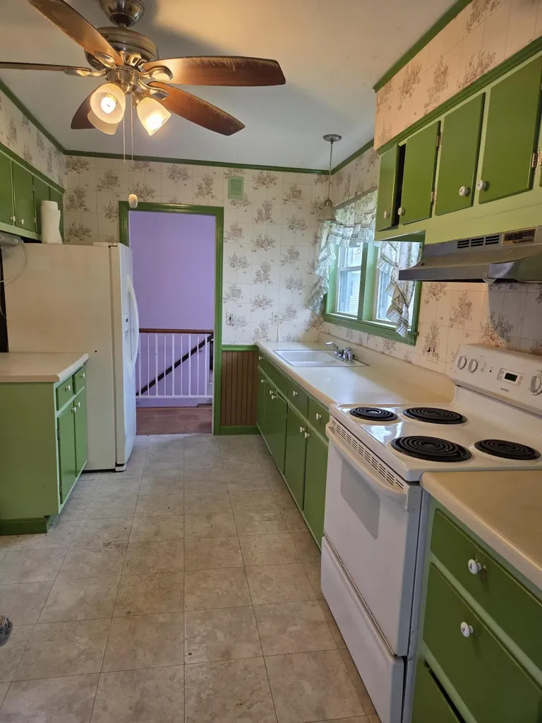10 Maxwell Lane Bangor ME 04401