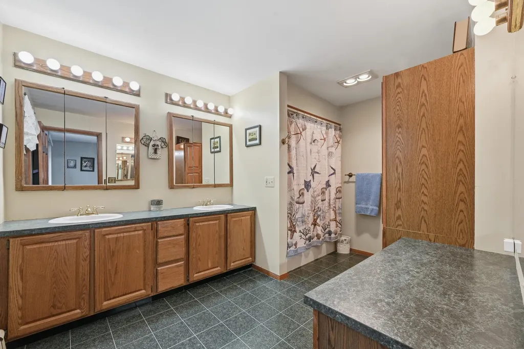 704 W Auburn Road Auburn ME 04210