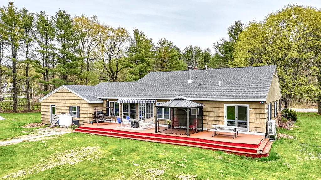 704 W Auburn Road Auburn ME 04210