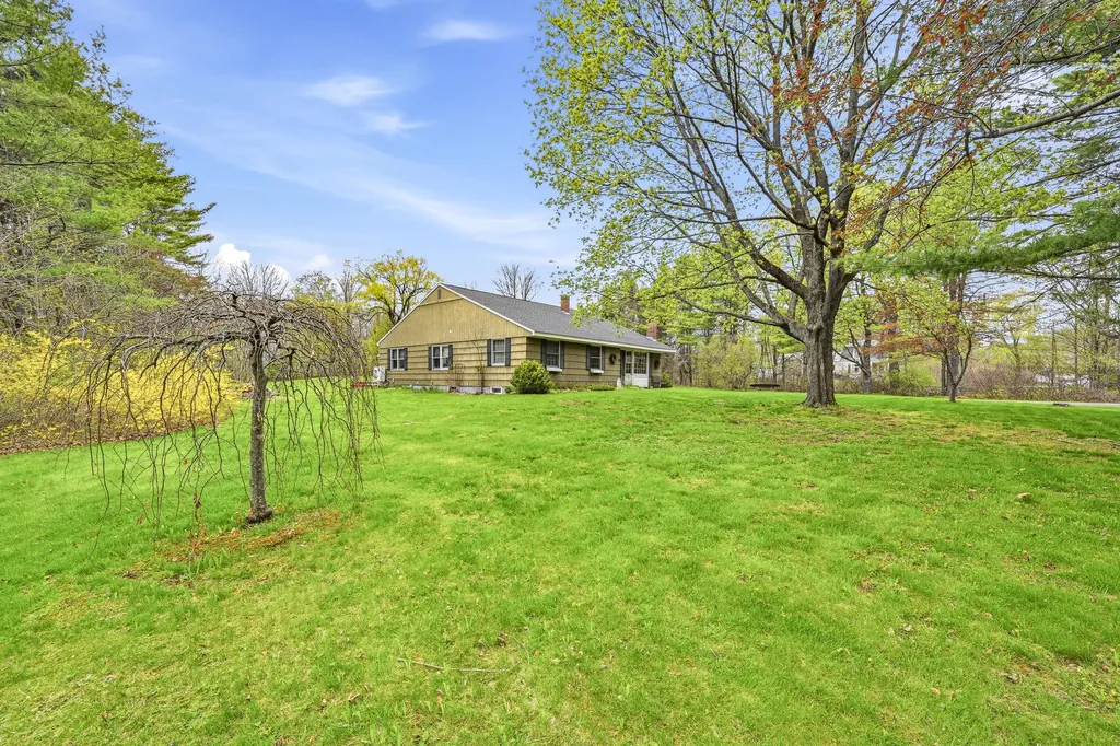 704 W Auburn Road Auburn ME 04210
