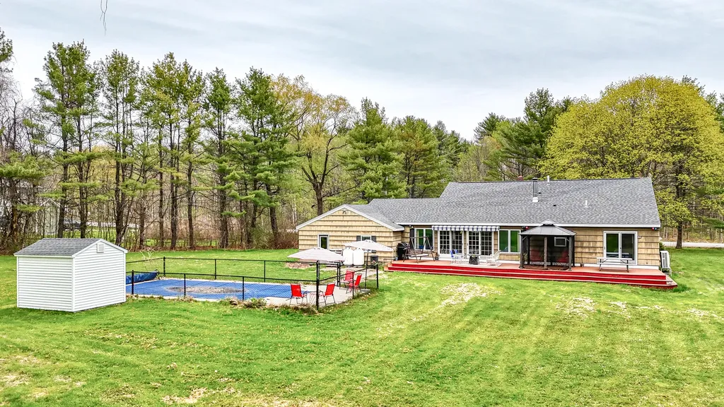 704 W Auburn Road Auburn ME 04210