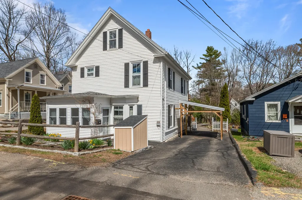 56 Lincoln Avenue Gardiner ME 04345