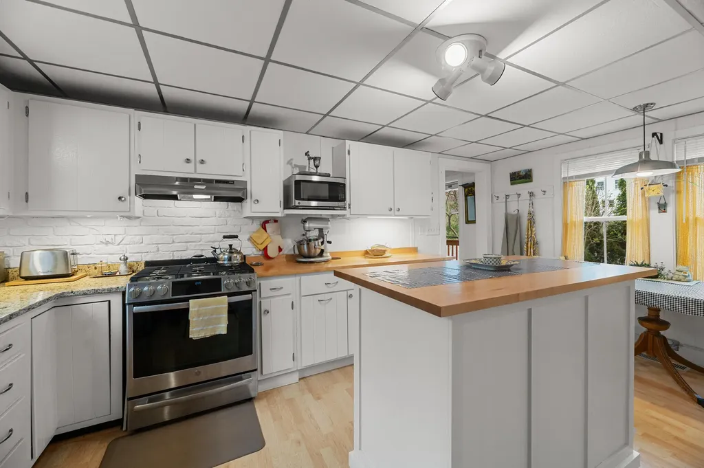 56 Lincoln Avenue Gardiner ME 04345