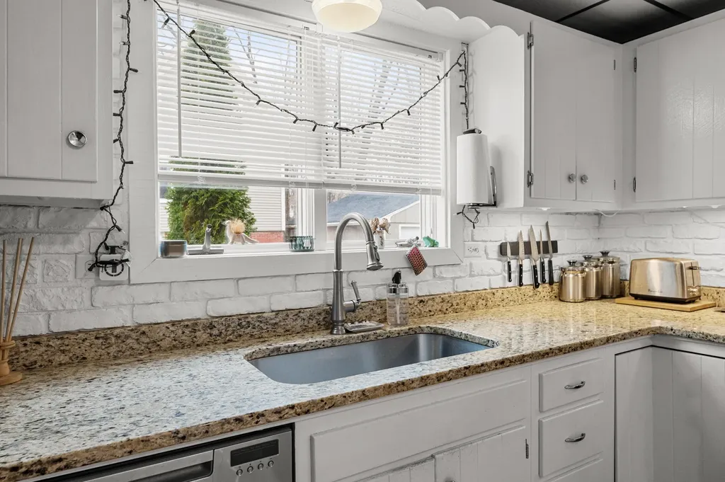 56 Lincoln Avenue Gardiner ME 04345