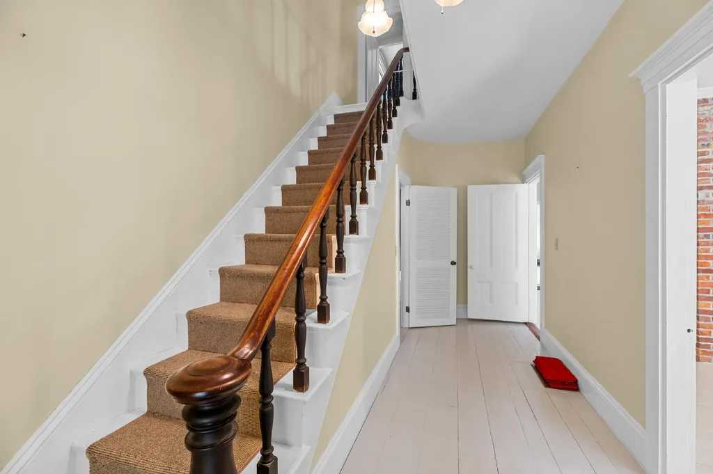 56 Lincoln Avenue Gardiner ME 04345
