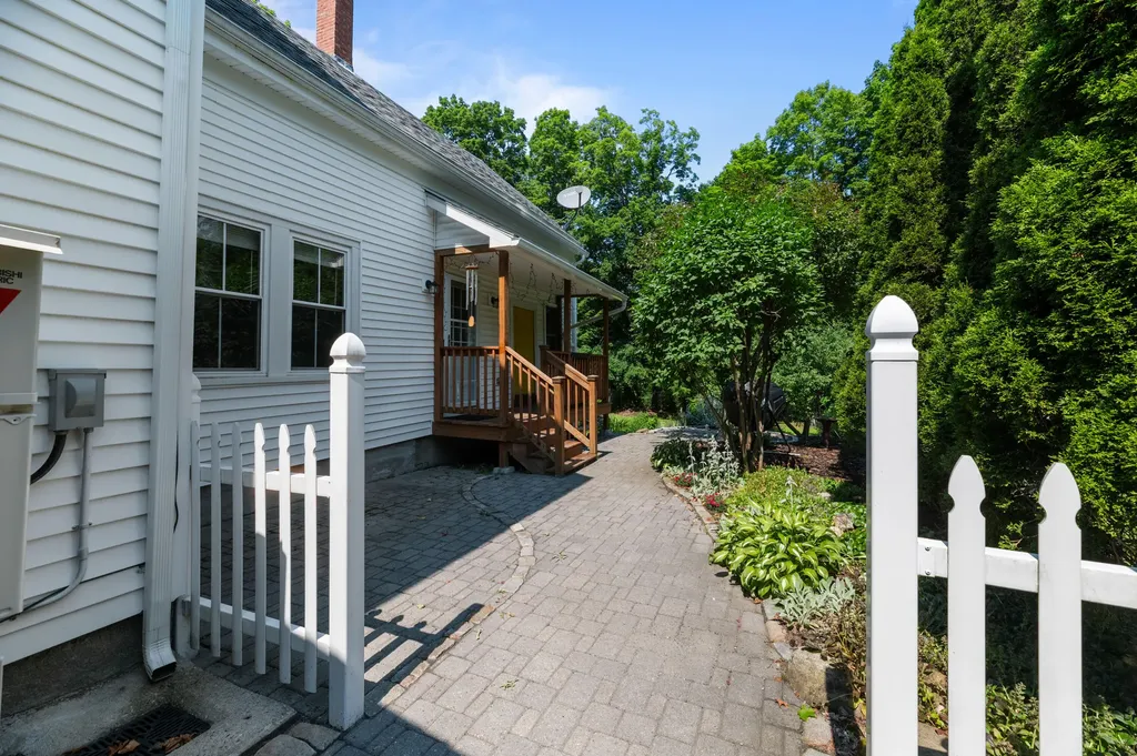 56 Lincoln Avenue Gardiner ME 04345