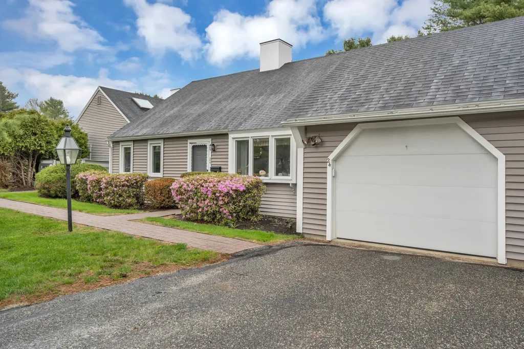 24 Colonial Way Auburn ME 04210