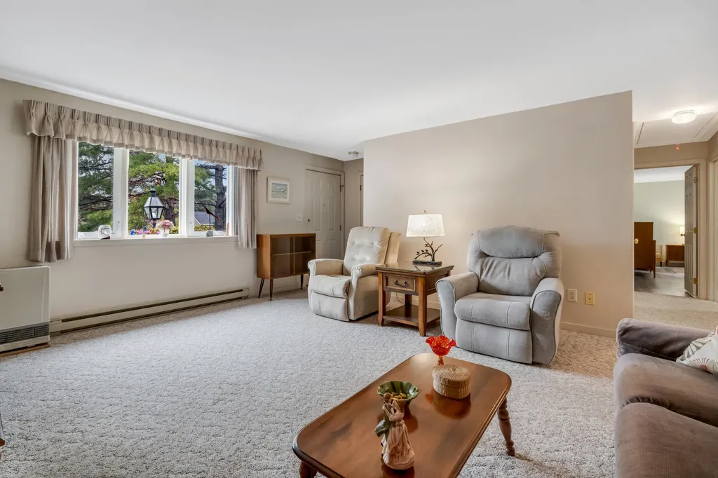 24 Colonial Way Auburn ME 04210