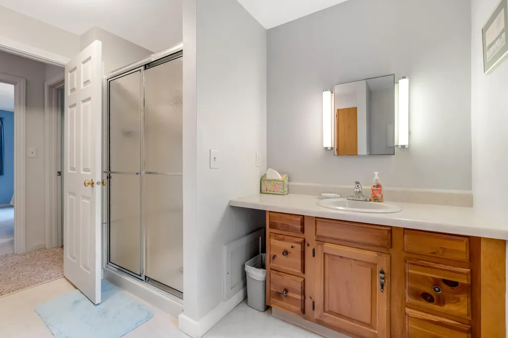 24 Colonial Way Auburn ME 04210