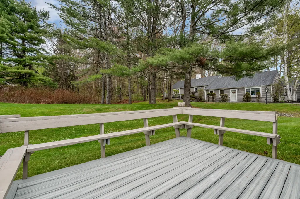 24 Colonial Way Auburn ME 04210