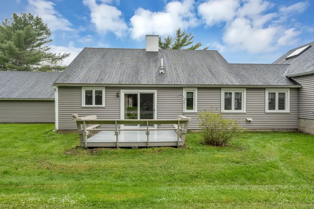 24 Colonial Way Auburn ME 04210