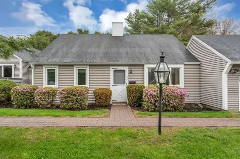 24 Colonial Way Auburn ME 04210