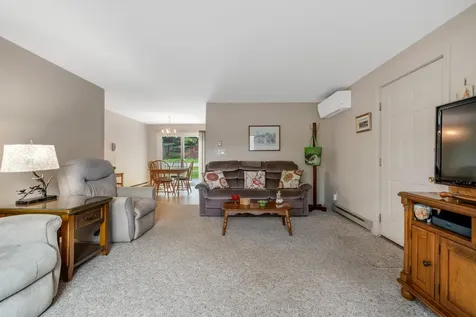 24 Colonial Way Auburn ME 04210