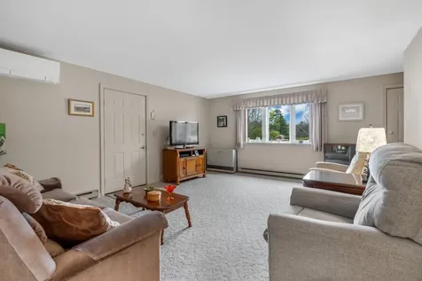 24 Colonial Way Auburn ME 04210