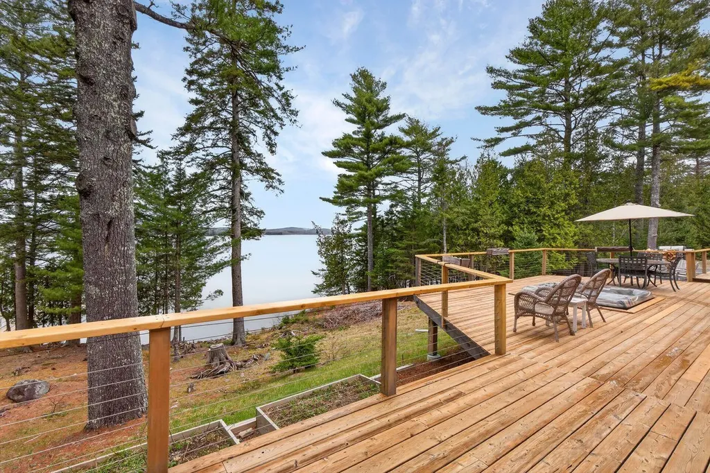24 Split Rock Way Penobscot ME 04476