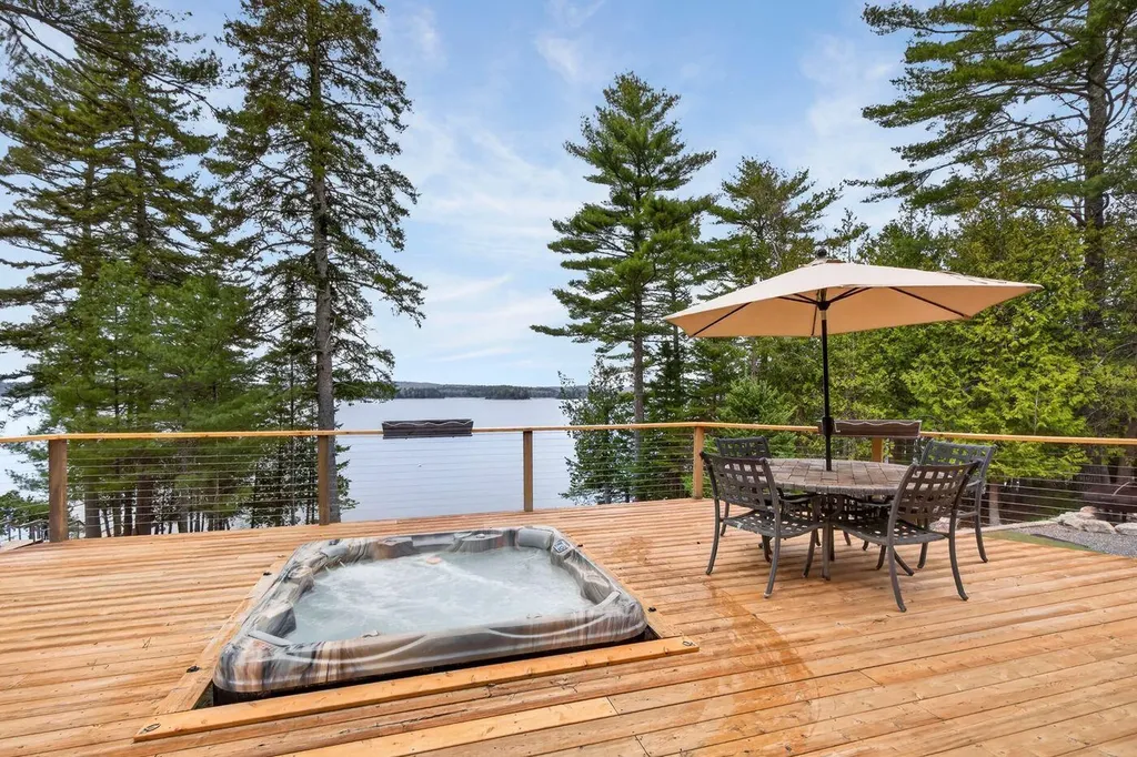 24 Split Rock Way Penobscot ME 04476