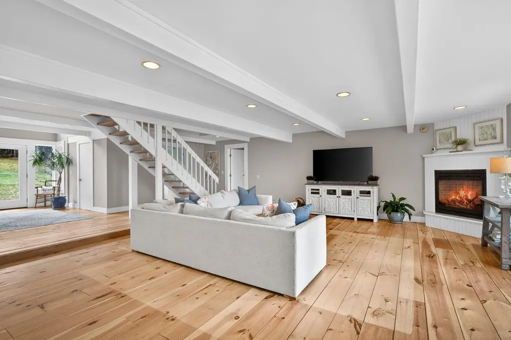 24 Split Rock Way Penobscot ME 04476