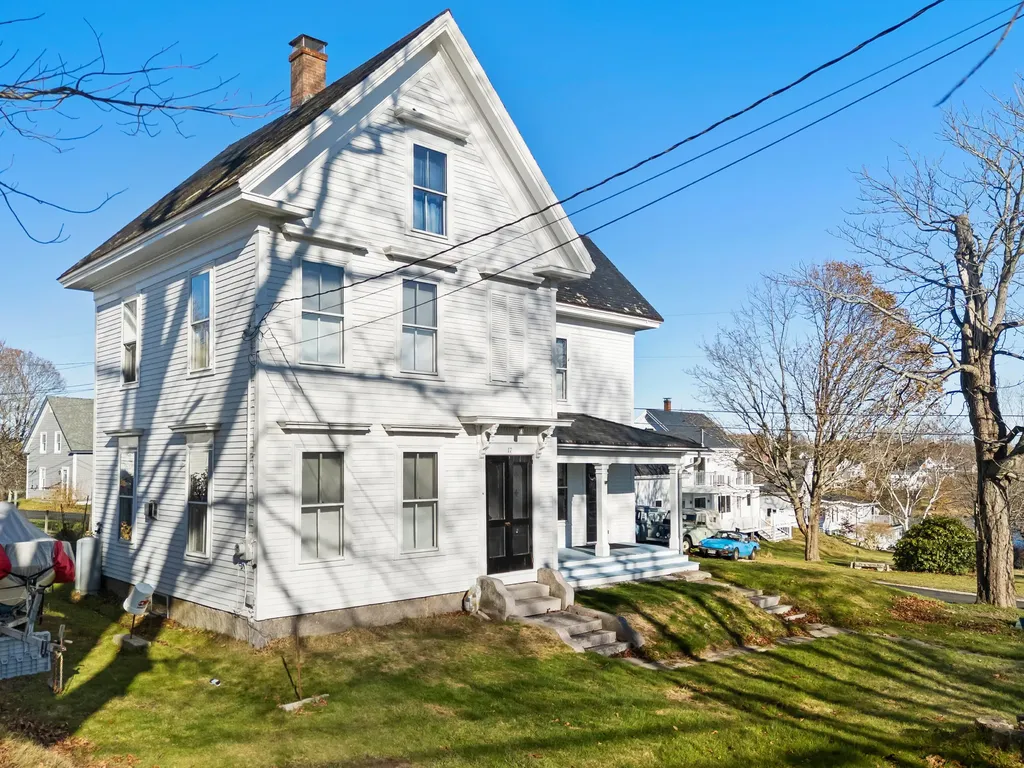 17 High Street Vinalhaven ME 04863
