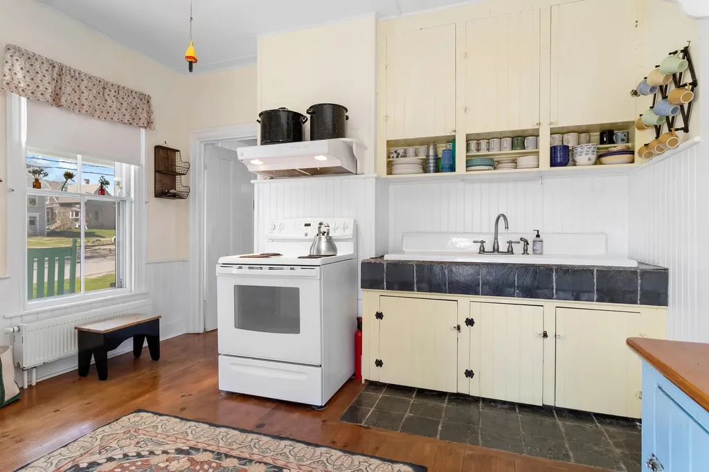 17 High Street Vinalhaven ME 04863