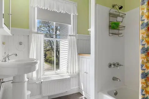 17 High Street Vinalhaven ME 04863