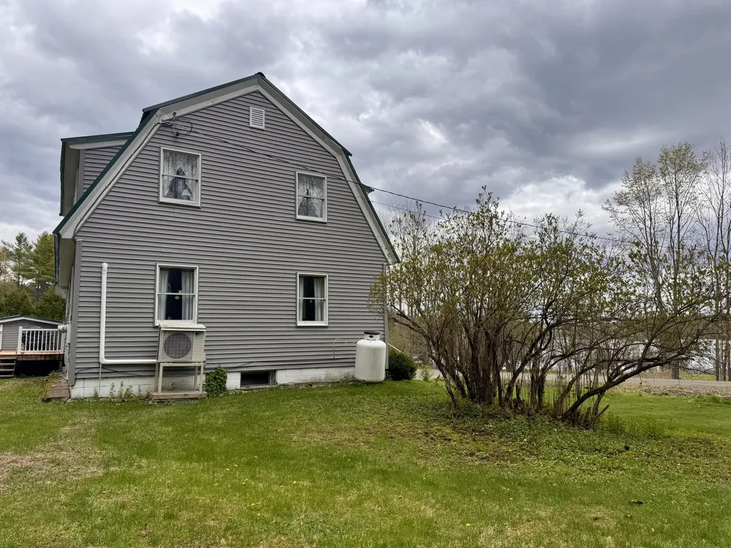 17 Old Pond Road Dexter ME 04930