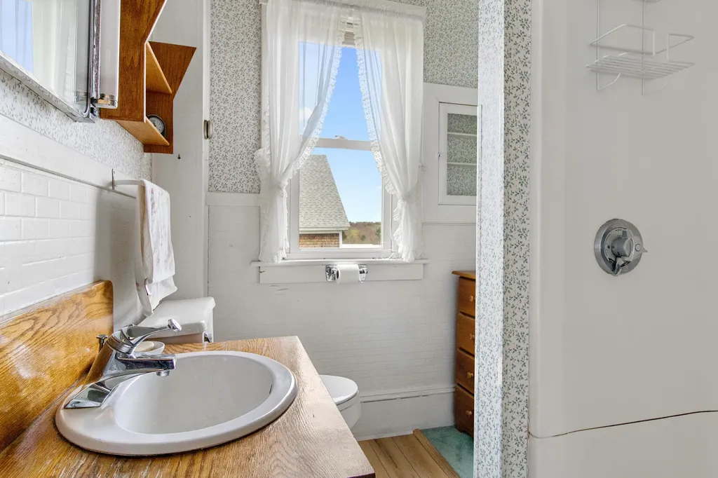 63 Old Rockland Street Rockport ME 04856
