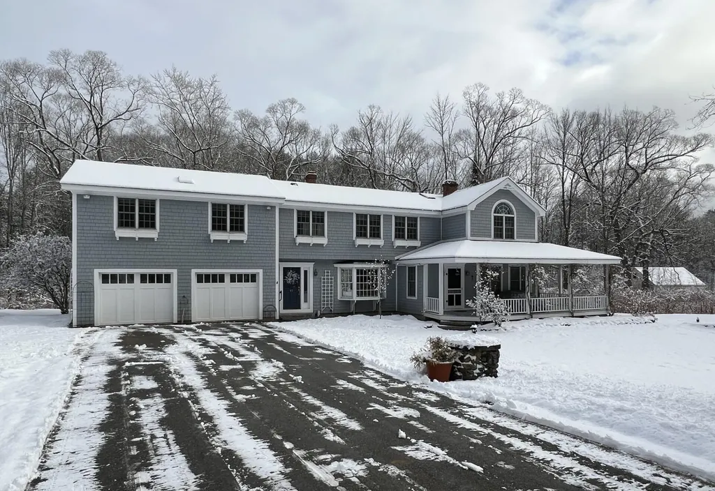 11 Baker Road Winterport ME 04496