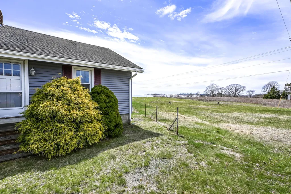 60 Richmond Terrace Cape Elizabeth ME 04107