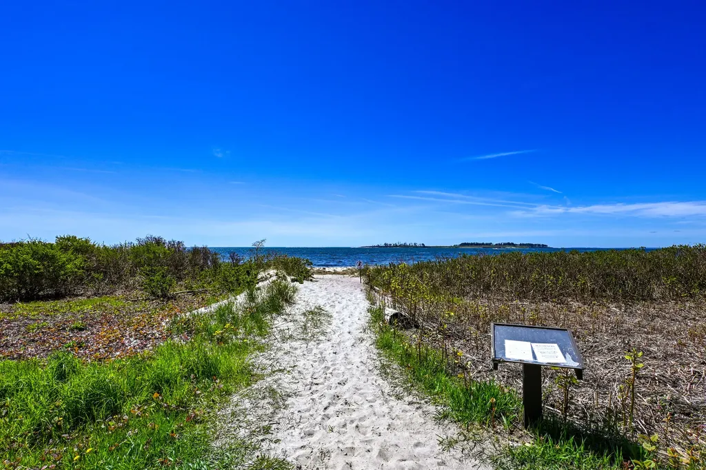 60 Richmond Terrace Cape Elizabeth ME 04107