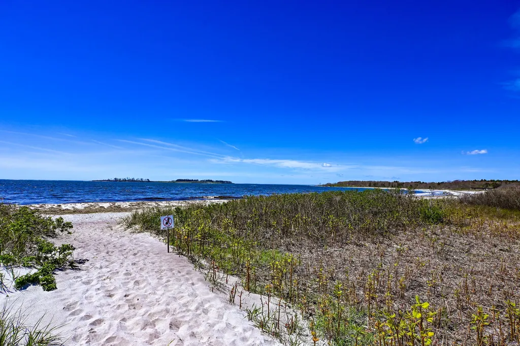 60 Richmond Terrace Cape Elizabeth ME 04107