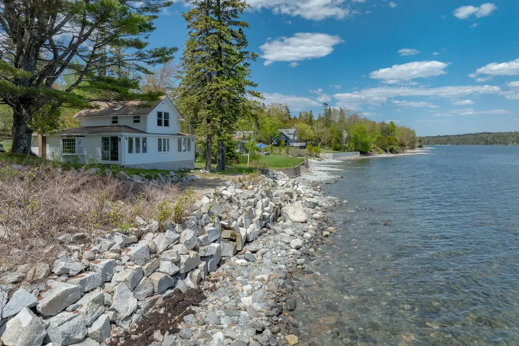20 Lorimer Road Lamoine ME 04605