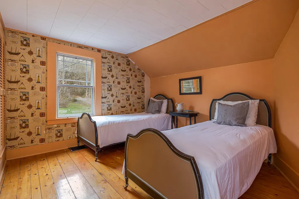 20 Lorimer Road Lamoine ME 04605