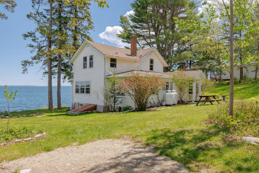 20 Lorimer Road Lamoine ME 04605