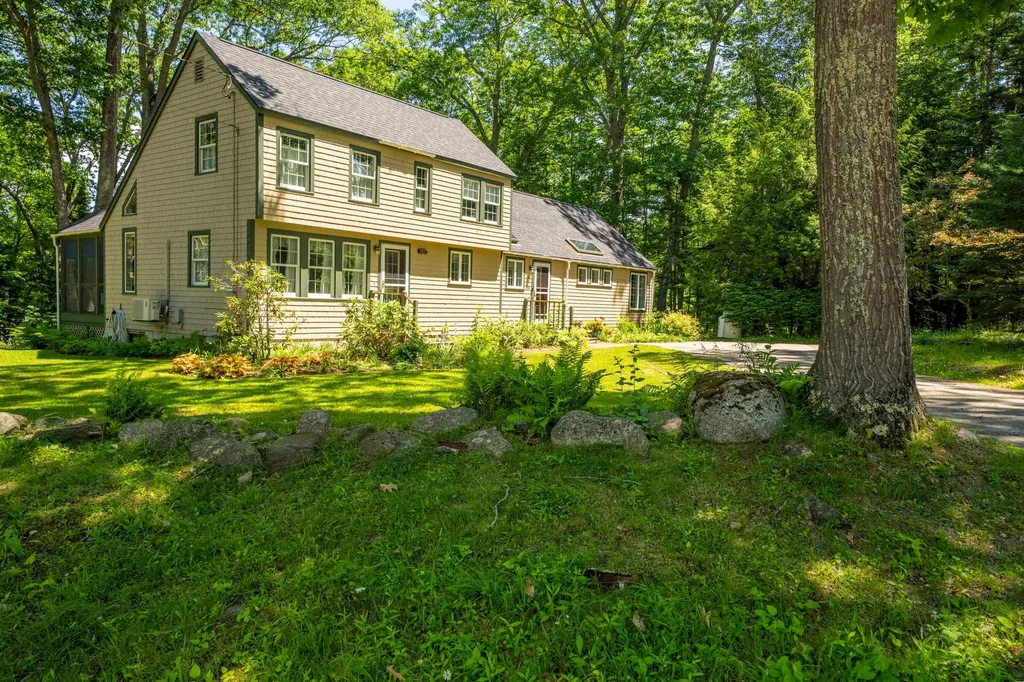 568 Bluff Road Northport ME 04849