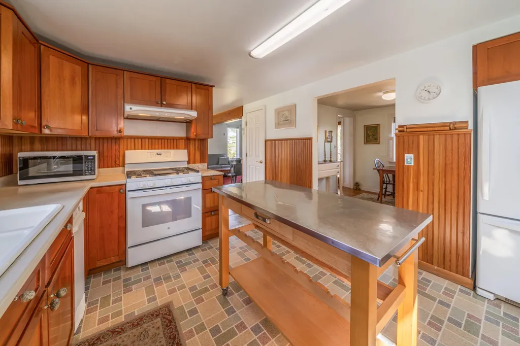 568 Bluff Road Northport ME 04849
