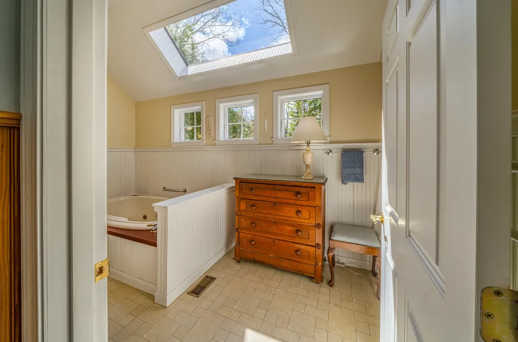 568 Bluff Road Northport ME 04849