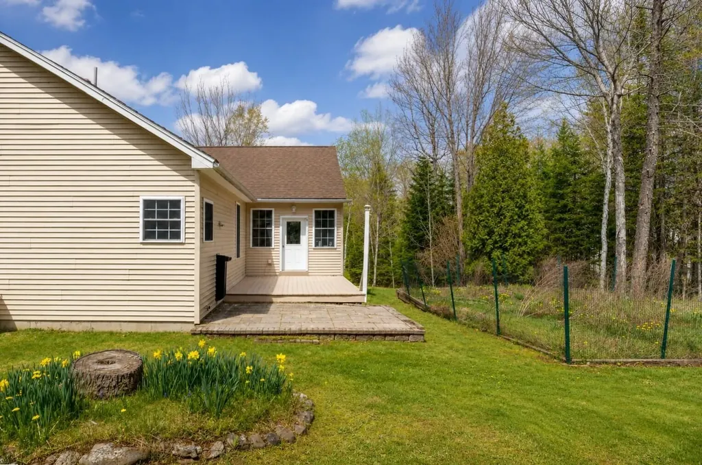 30 Merritt Drive Orono ME 04473
