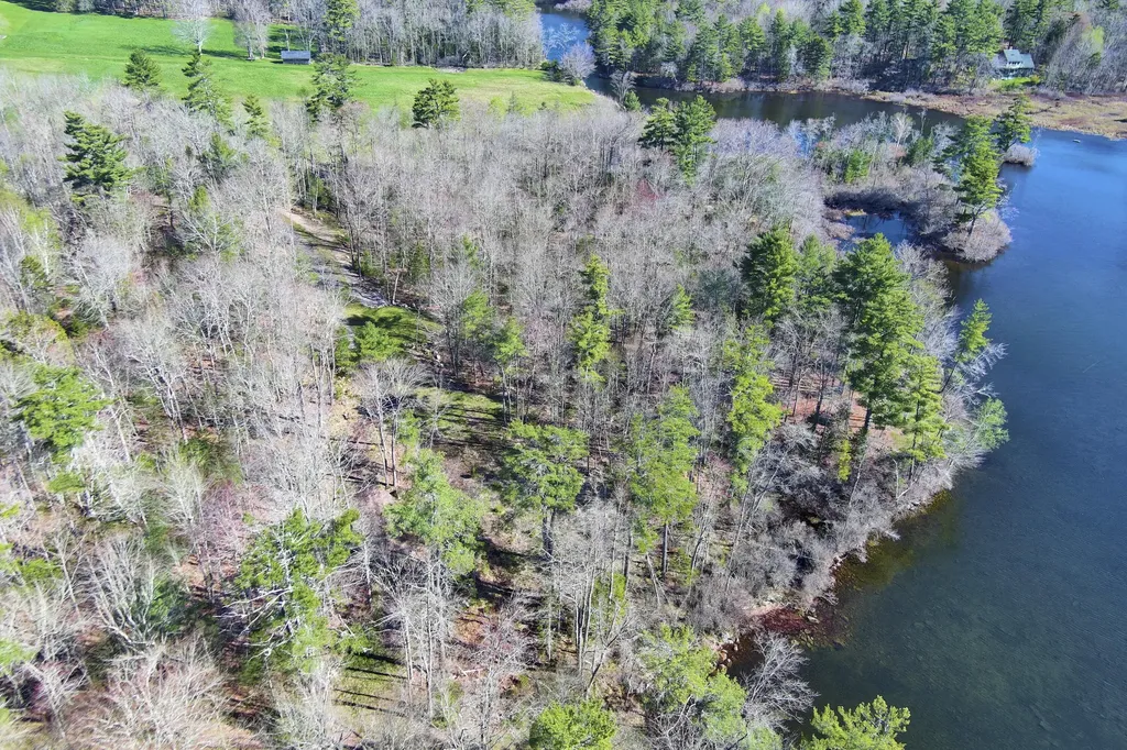 18 Dragonfly Lane Hope ME 04847