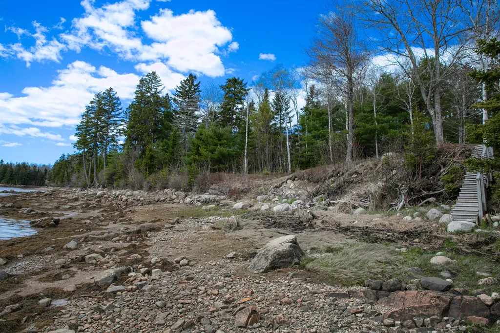 10 Spruce Reach Gouldsboro ME 04607