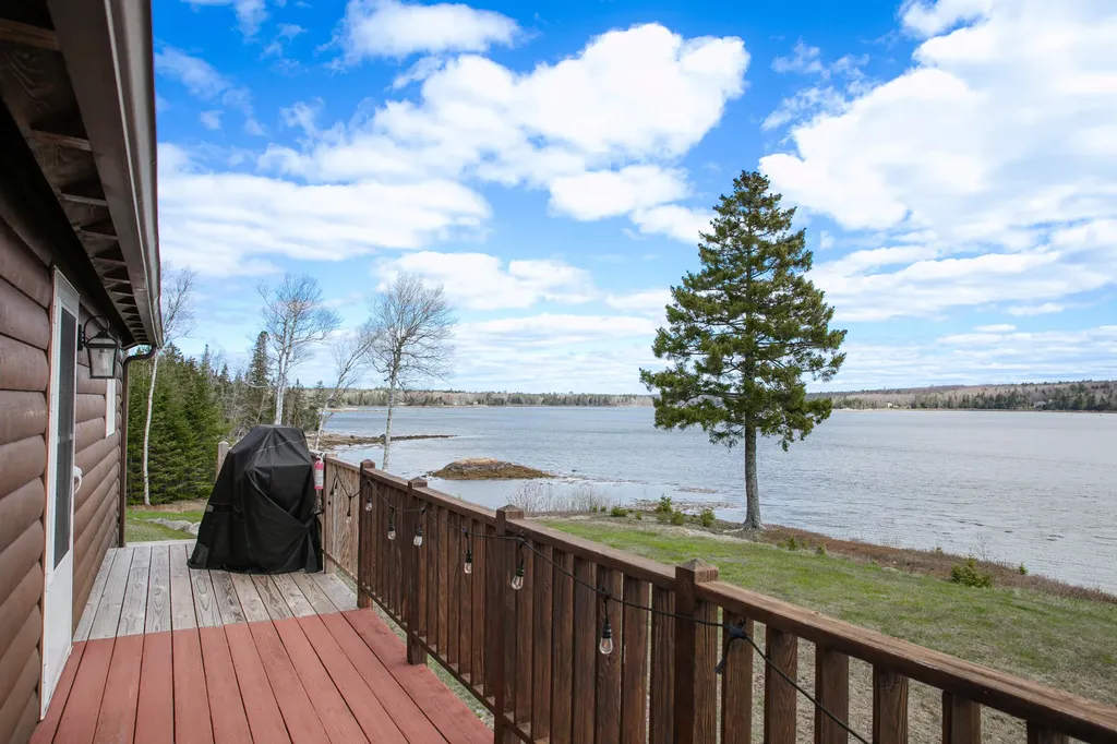 10 Spruce Reach Gouldsboro ME 04607
