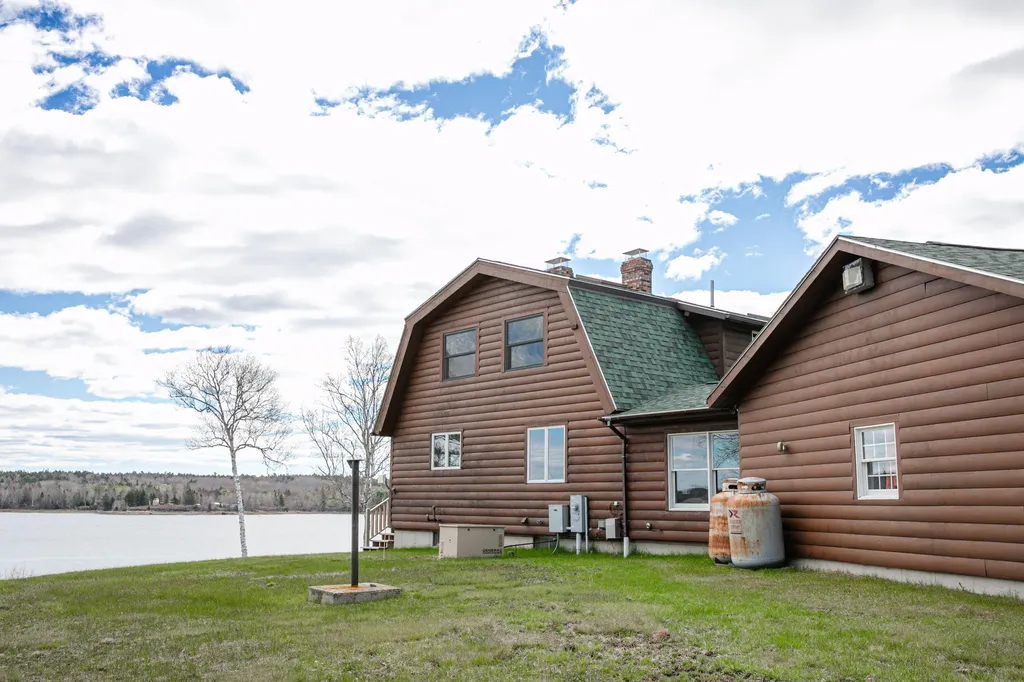 10 Spruce Reach Gouldsboro ME 04607