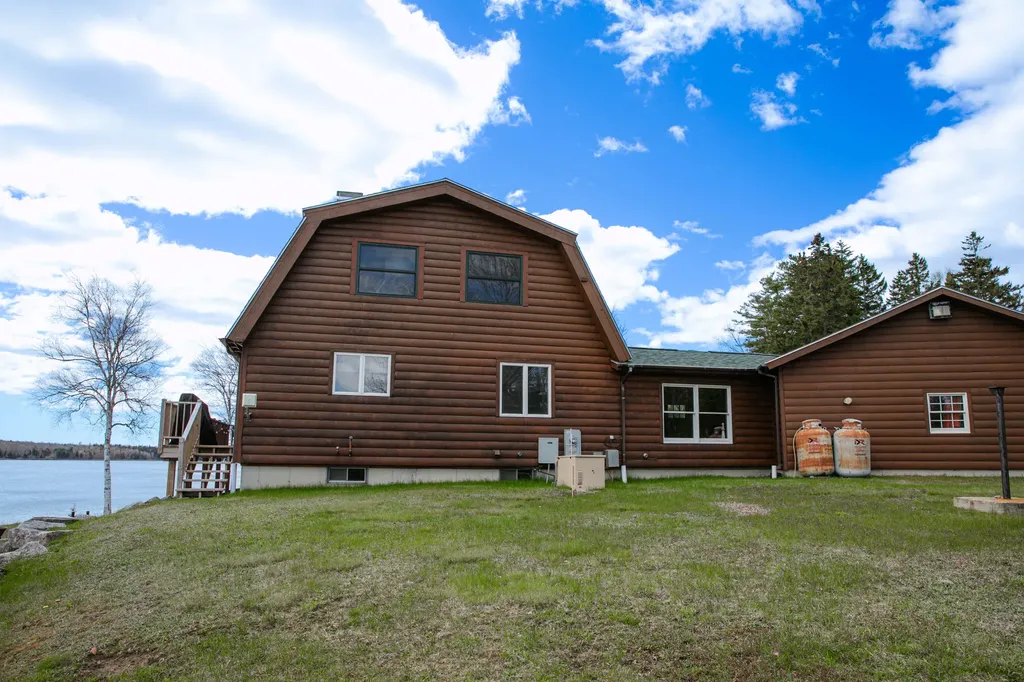 10 Spruce Reach Gouldsboro ME 04607