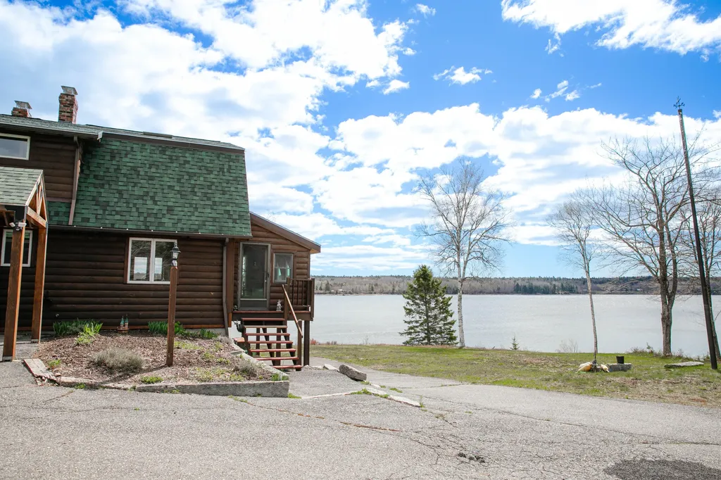 10 Spruce Reach Gouldsboro ME 04607