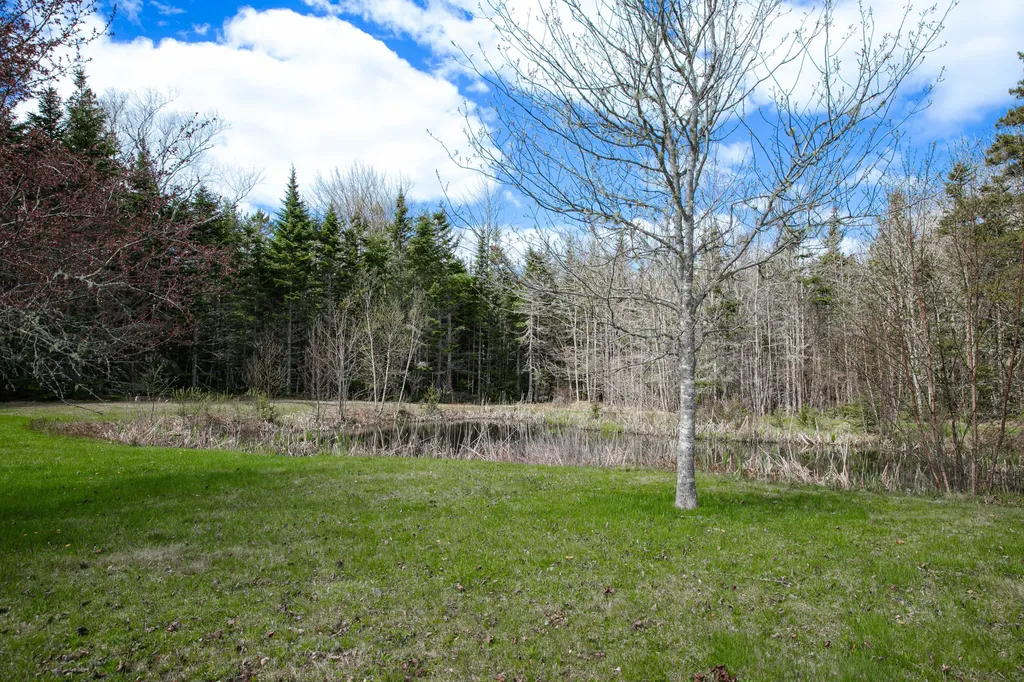 10 Spruce Reach Gouldsboro ME 04607